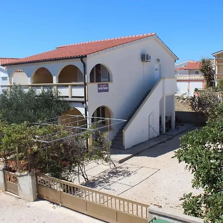 In Vir/insel 7502 Apartment Vir
